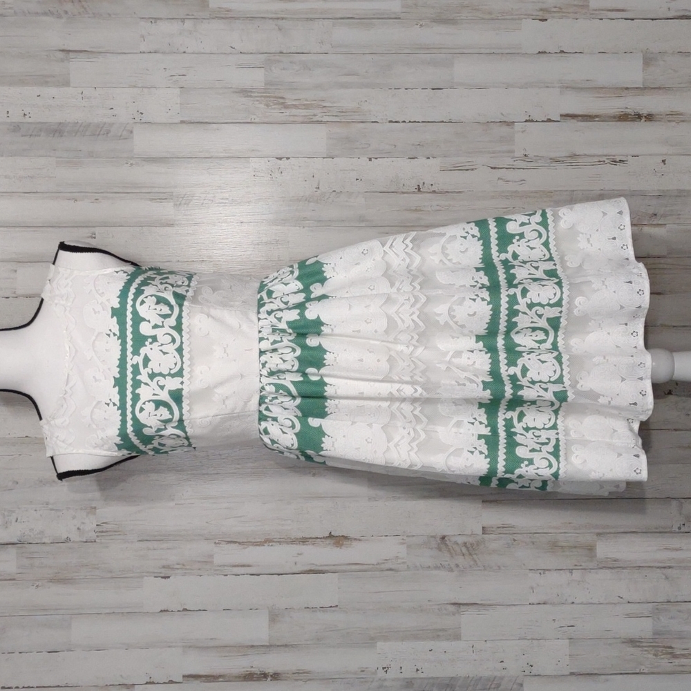 Gabby Skye Green & White Sleeveless Lace Dress
